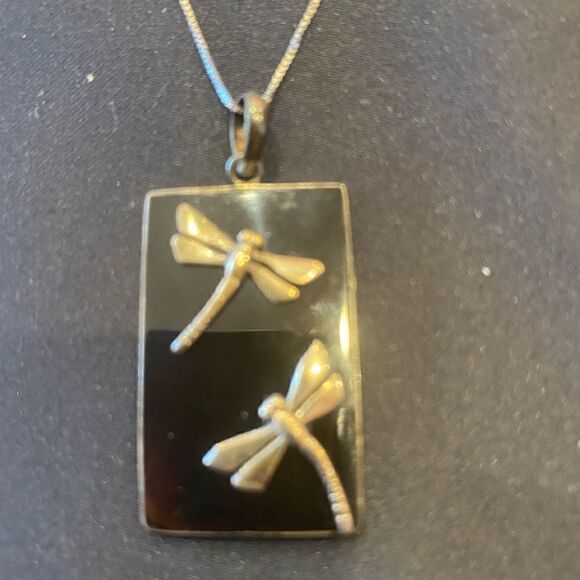 Black lacquer dragonfly necklace  - Picture 2 of 4